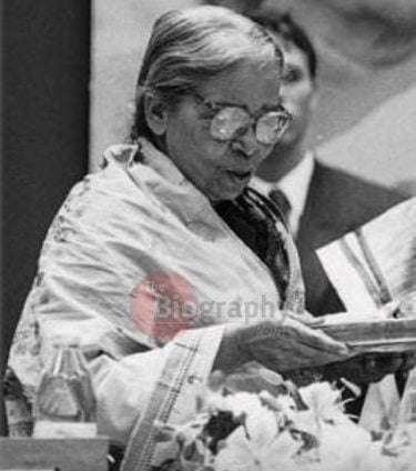 महादेवी वर्मा जी का जीवन परिचय हिन्दी में | Mahadevi Verma Ka Jivan Parichay Hindi Me 3 Bhasha-Shaili, Bihar Board, Biography In Hindi, Gadya, Indian Writer, Jeevan Parichaya Mahadevi Verma Hindi Me, Jivan Parichay, Lekhak, mahadevi verma, Mahadevi Verma Biography, mahadevi verma biography in hindi, mahadevi verma ji ka jivan parichay, mahadevi verma ka jeevan parichay, mahadevi verma ka jivan parichay, MP Board, nibandh sangrah, Rachnaye, sahitik parichay, sahitik sewaye, sampadan, UP Board, Varanasi, महादेवी वर्मा जी का जीवन परिचय हिन्दी में