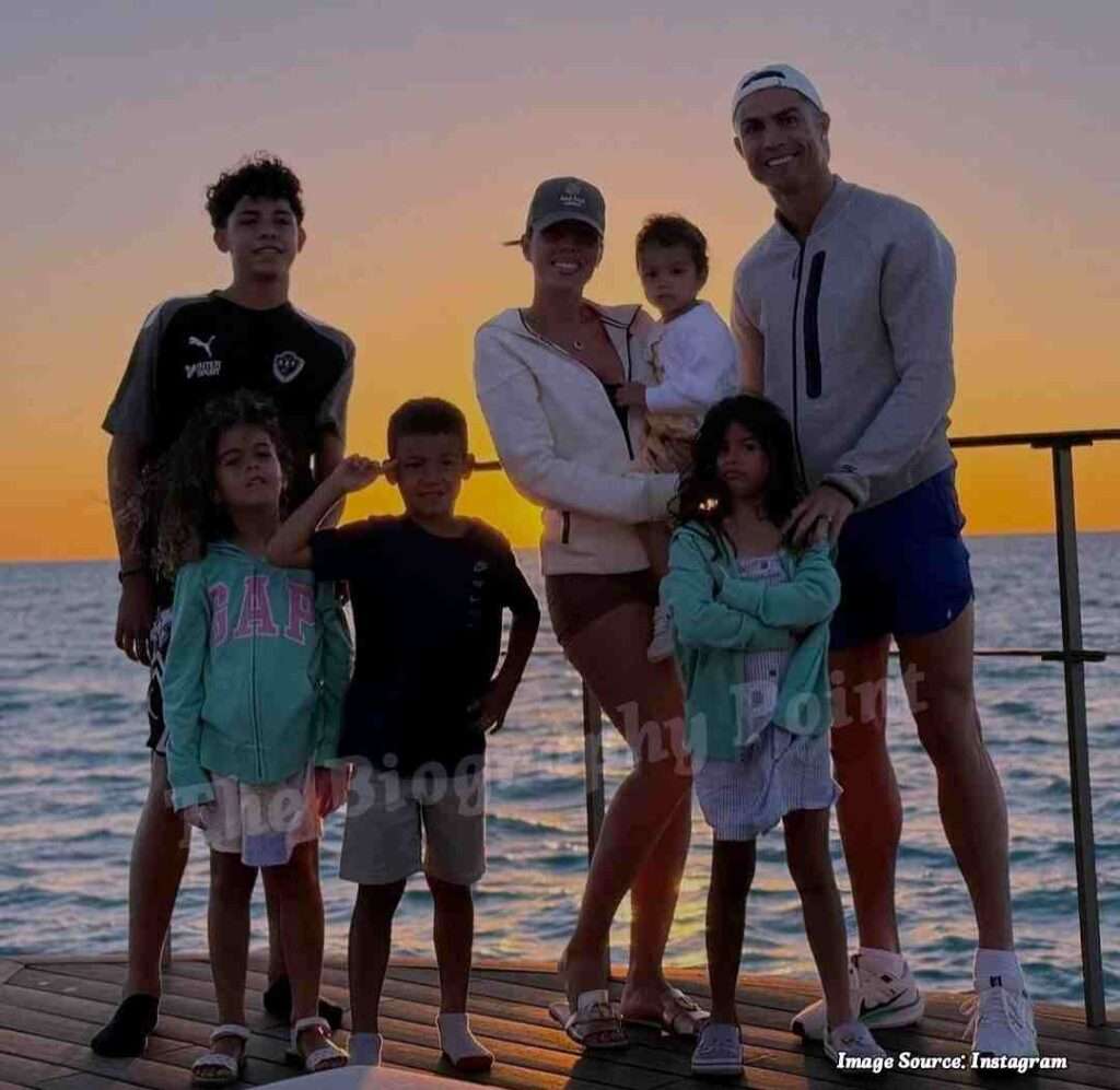 क्रिस्टियानो रोनाल्डो का जीवन परिचय - Cristiano Ronaldo Biography: Wiki, Age, Weight, Height, Wife, YouTube Successful, Football Career 3 Cristiano ka Jeevan Parichay, Cristiano Ronaldo Age, Cristiano Ronaldo Biography, Cristiano Ronaldo Biography In Hindi, Cristiano Ronaldo born, Cristiano Ronaldo Height, Cristiano Ronaldo Janm Sthan, Cristiano Ronaldo Janm tithi, Cristiano Ronaldo Jivan Parichay, Cristiano Ronaldo Jivani Kiya hai, Cristiano Ronaldo Ka Jivan Parichay, Cristiano Ronaldo Kis Desh Ka hai, Cristiano Ronaldo Parents Name, Cristiano Ronaldo Patni ka name, Cristiano Ronaldo Weight, Cristiano Ronaldo wife, Cristiano Ronaldo YouTube Subscribers Fast Growth